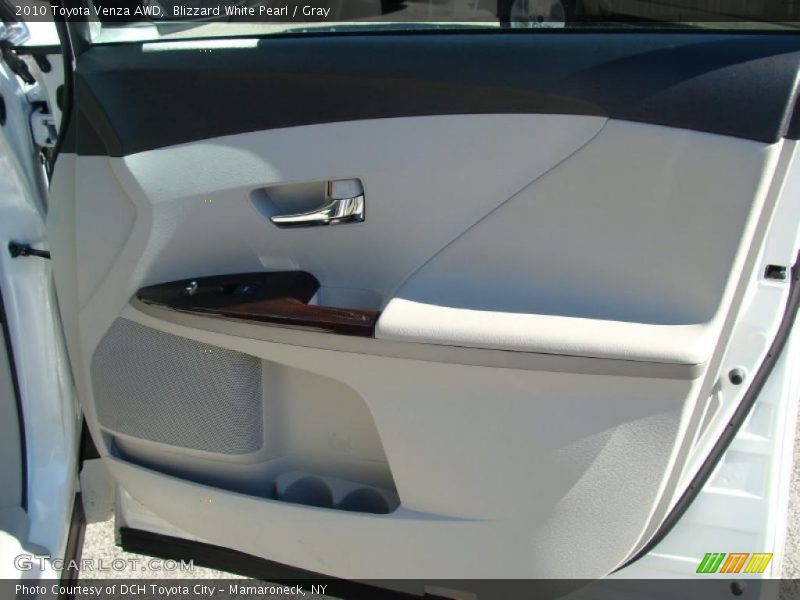 Blizzard White Pearl / Gray 2010 Toyota Venza AWD