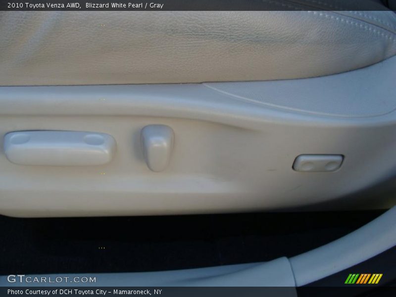 Blizzard White Pearl / Gray 2010 Toyota Venza AWD