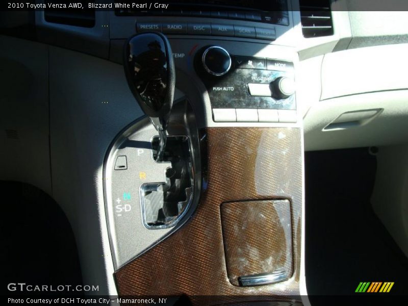Blizzard White Pearl / Gray 2010 Toyota Venza AWD