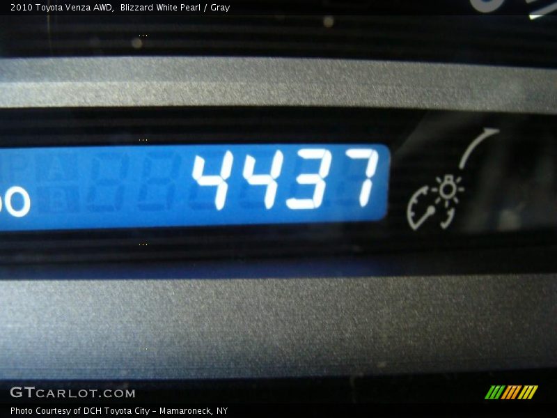 Blizzard White Pearl / Gray 2010 Toyota Venza AWD