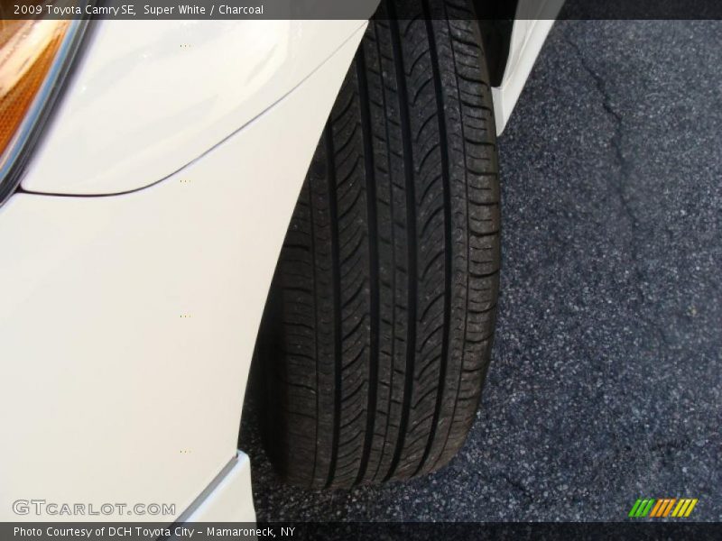 Super White / Charcoal 2009 Toyota Camry SE