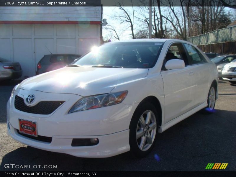 Super White / Charcoal 2009 Toyota Camry SE