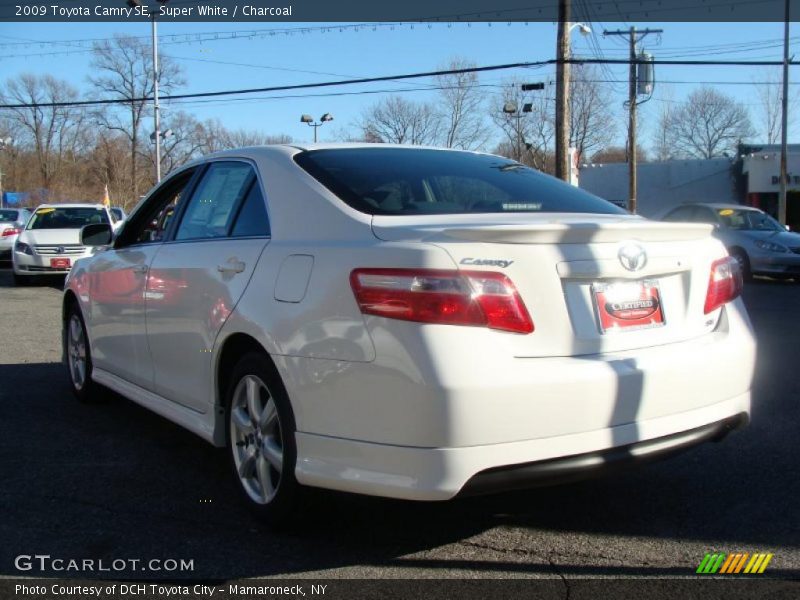 Super White / Charcoal 2009 Toyota Camry SE