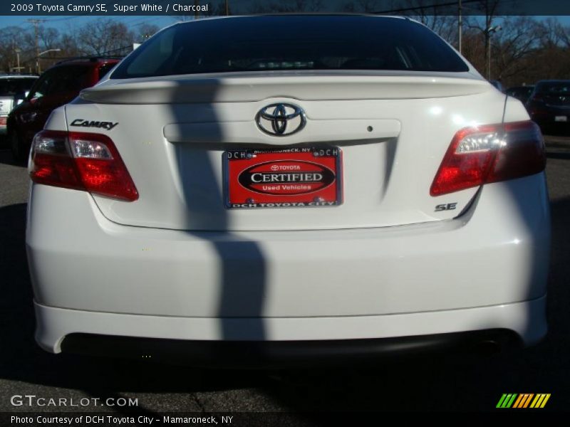 Super White / Charcoal 2009 Toyota Camry SE