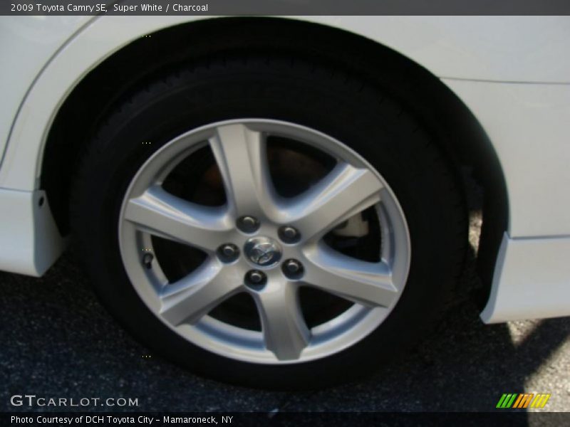 Super White / Charcoal 2009 Toyota Camry SE