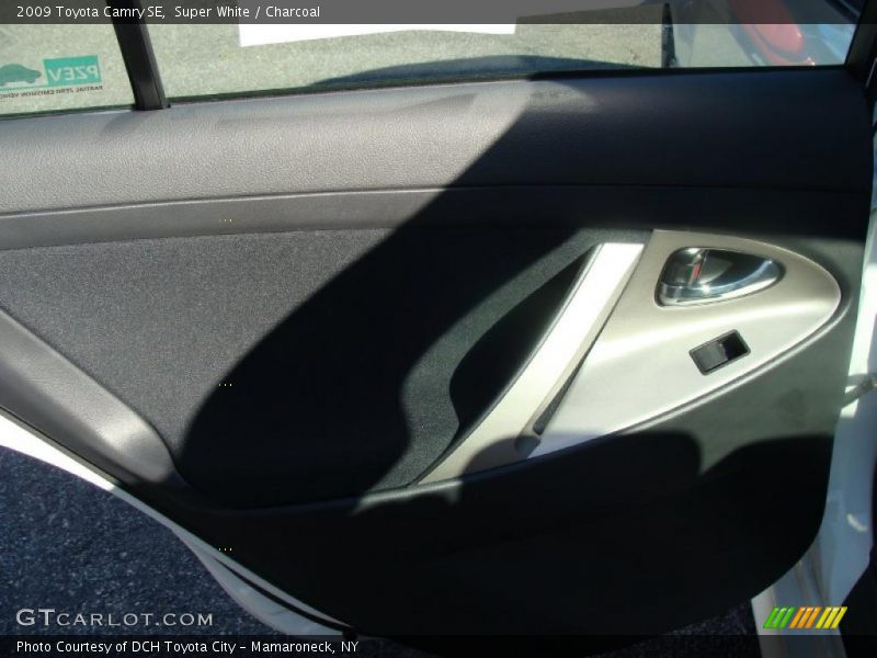 Super White / Charcoal 2009 Toyota Camry SE