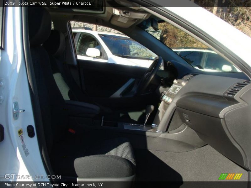 Super White / Charcoal 2009 Toyota Camry SE