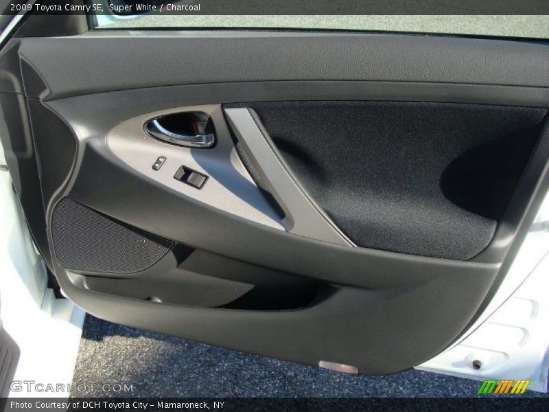 Super White / Charcoal 2009 Toyota Camry SE