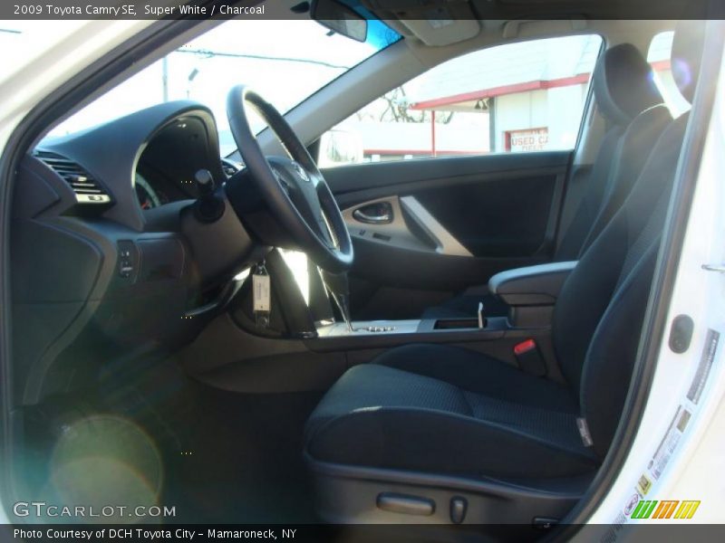 Super White / Charcoal 2009 Toyota Camry SE