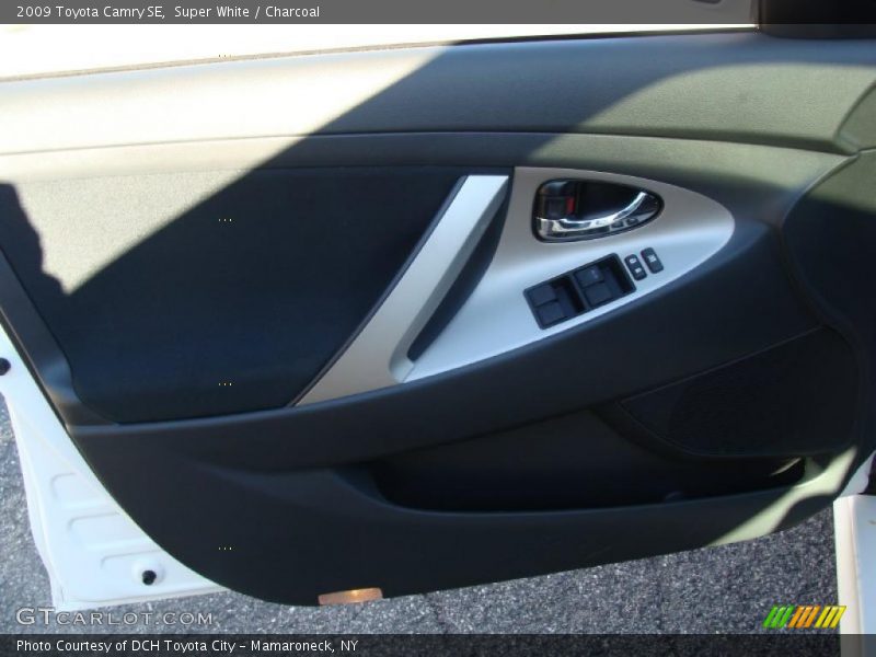 Super White / Charcoal 2009 Toyota Camry SE