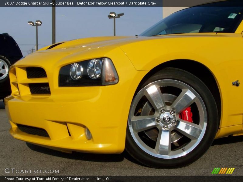 Detonator Yellow Clearcoat / Dark Slate Gray 2007 Dodge Charger SRT-8 Super Bee