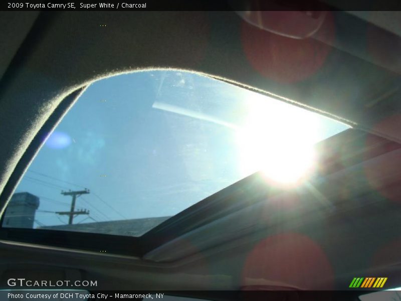 Super White / Charcoal 2009 Toyota Camry SE