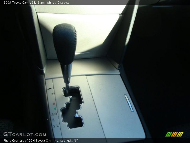 Super White / Charcoal 2009 Toyota Camry SE
