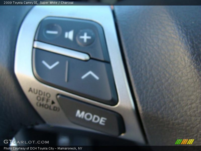Super White / Charcoal 2009 Toyota Camry SE