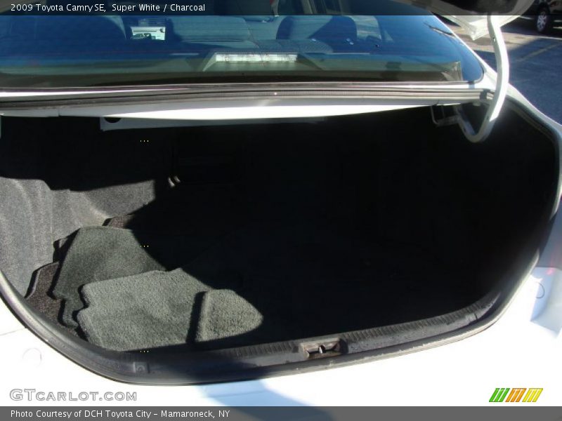 Super White / Charcoal 2009 Toyota Camry SE