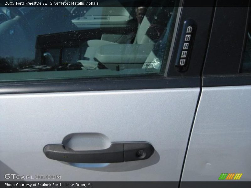 Silver Frost Metallic / Shale 2005 Ford Freestyle SE