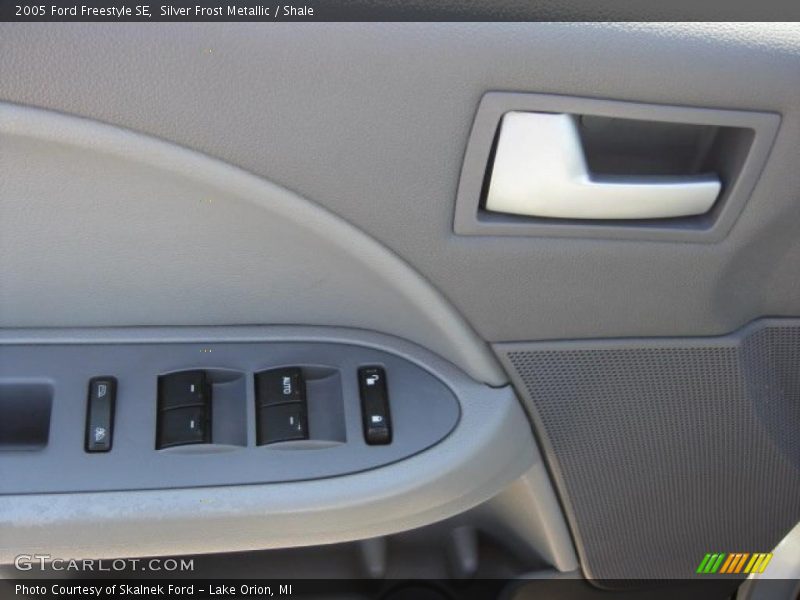 Silver Frost Metallic / Shale 2005 Ford Freestyle SE