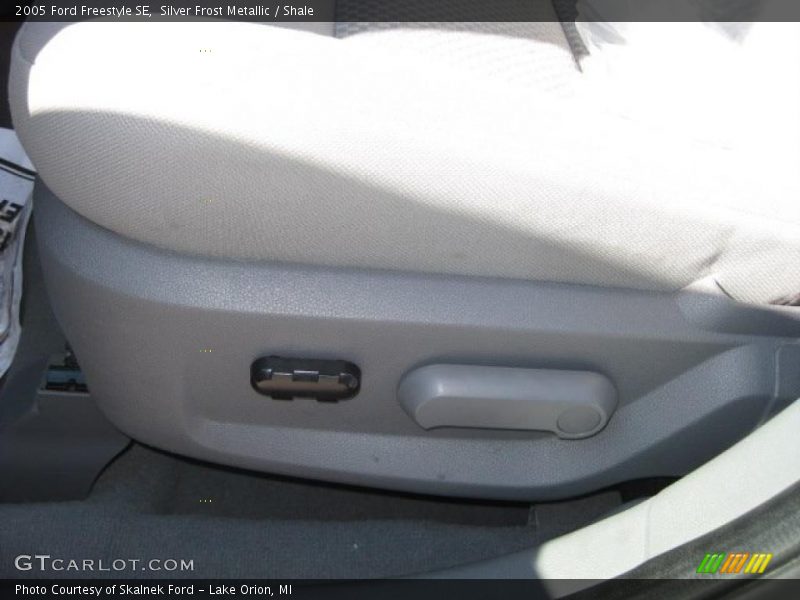 Silver Frost Metallic / Shale 2005 Ford Freestyle SE
