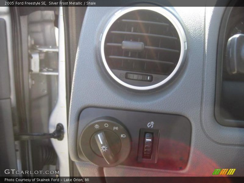 Silver Frost Metallic / Shale 2005 Ford Freestyle SE