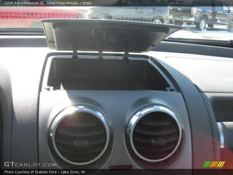 Silver Frost Metallic / Shale 2005 Ford Freestyle SE
