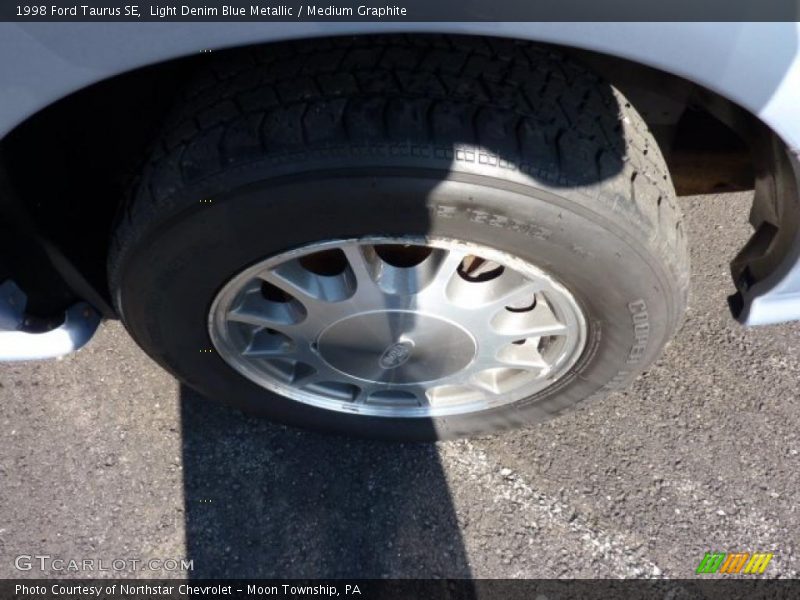 Light Denim Blue Metallic / Medium Graphite 1998 Ford Taurus SE