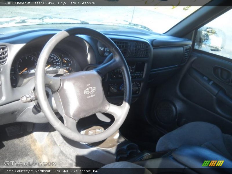 Onyx Black / Graphite 2002 Chevrolet Blazer LS 4x4