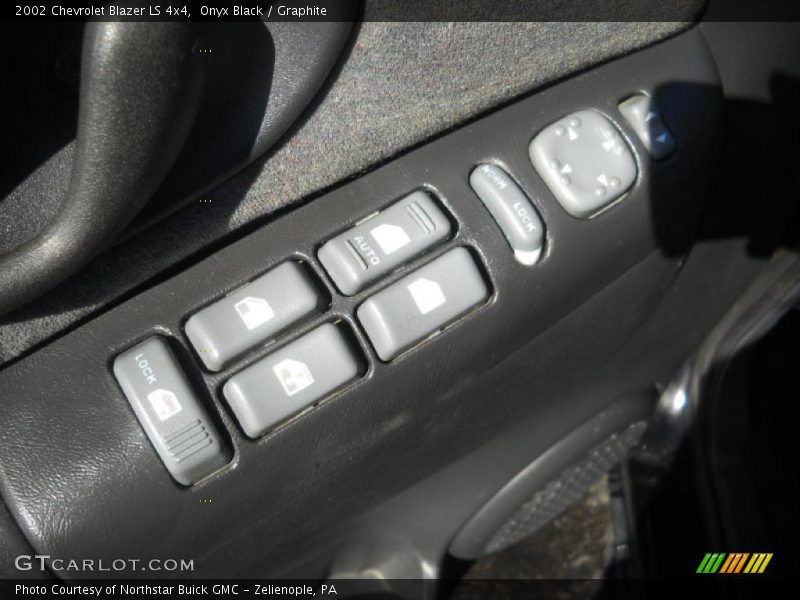 Onyx Black / Graphite 2002 Chevrolet Blazer LS 4x4