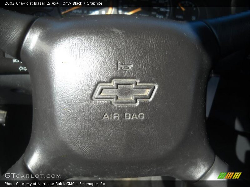 Onyx Black / Graphite 2002 Chevrolet Blazer LS 4x4