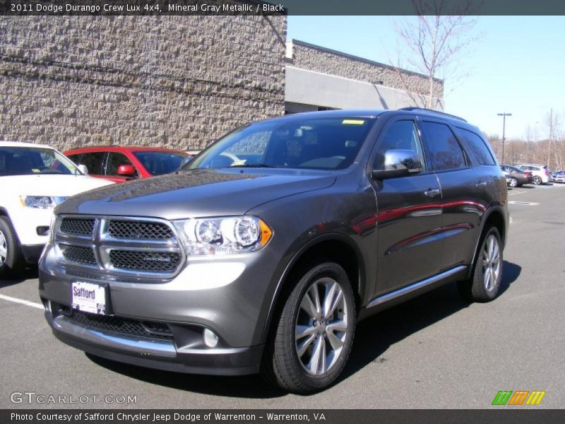Front 3/4 View of 2011 Durango Crew Lux 4x4