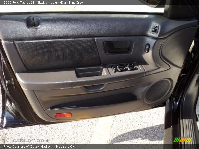 Black / Medium/Dark Flint Grey 2006 Ford Taurus SE