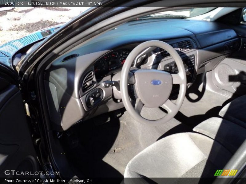 Black / Medium/Dark Flint Grey 2006 Ford Taurus SE
