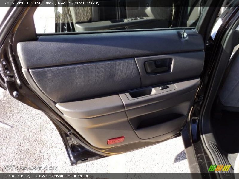 Black / Medium/Dark Flint Grey 2006 Ford Taurus SE