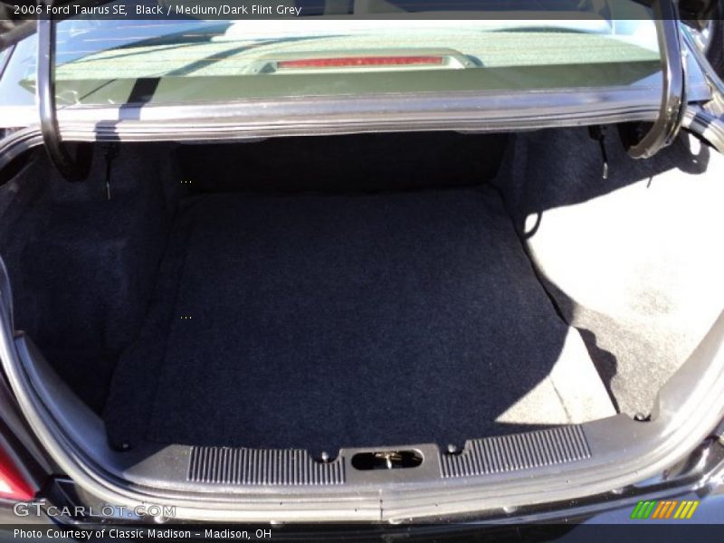Black / Medium/Dark Flint Grey 2006 Ford Taurus SE
