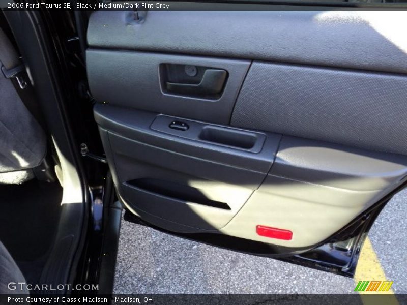 Black / Medium/Dark Flint Grey 2006 Ford Taurus SE