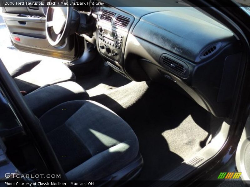 Black / Medium/Dark Flint Grey 2006 Ford Taurus SE