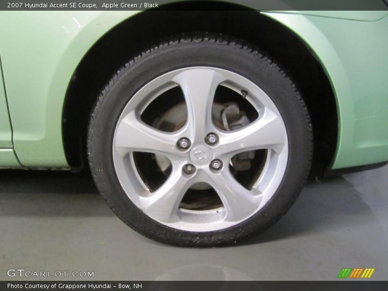 Apple Green / Black 2007 Hyundai Accent SE Coupe