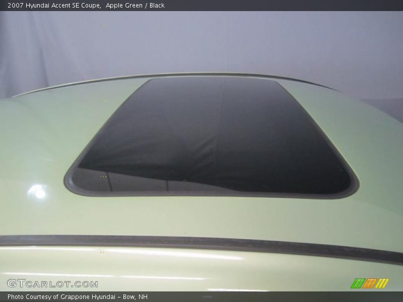 Sunroof of 2007 Accent SE Coupe