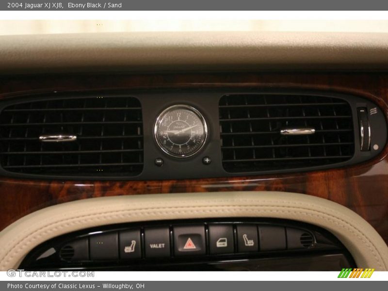 Ebony Black / Sand 2004 Jaguar XJ XJ8