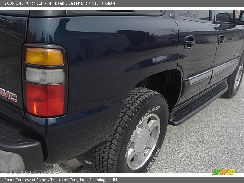 Deep Blue Metallic / Neutral/Shale 2005 GMC Yukon SLT 4x4