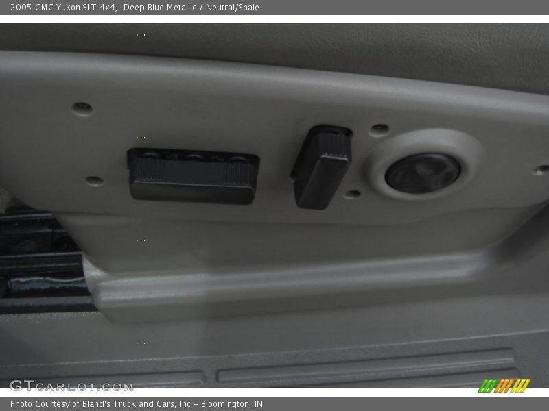 Deep Blue Metallic / Neutral/Shale 2005 GMC Yukon SLT 4x4