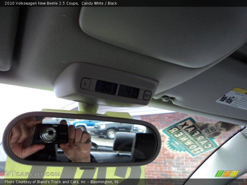 Candy White / Black 2010 Volkswagen New Beetle 2.5 Coupe