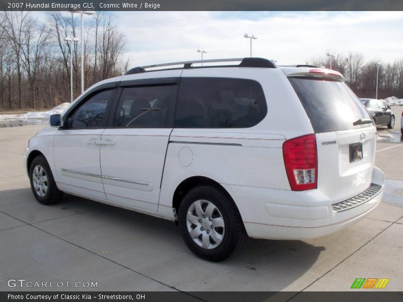Cosmic White / Beige 2007 Hyundai Entourage GLS