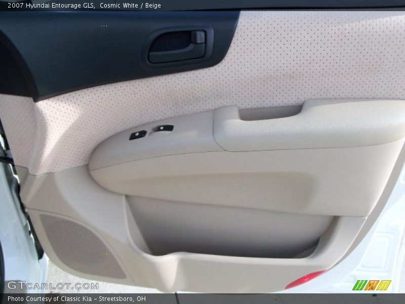 Cosmic White / Beige 2007 Hyundai Entourage GLS