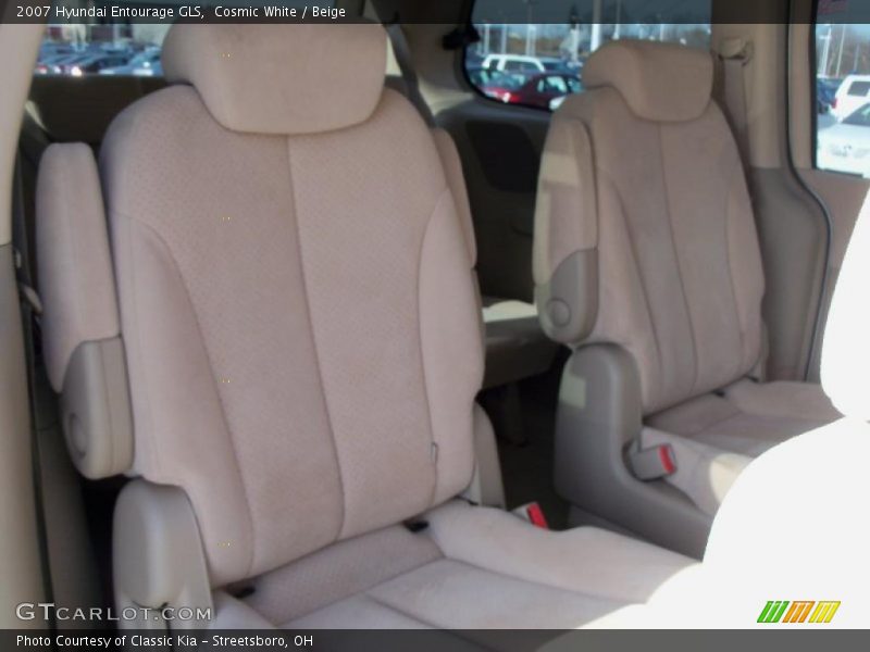 Cosmic White / Beige 2007 Hyundai Entourage GLS