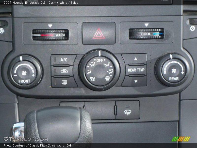 Cosmic White / Beige 2007 Hyundai Entourage GLS