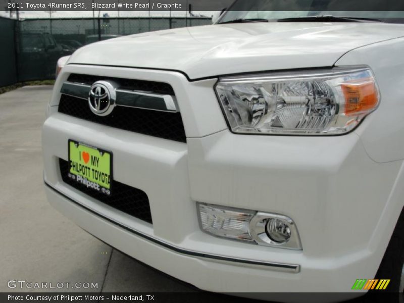 Blizzard White Pearl / Graphite 2011 Toyota 4Runner SR5