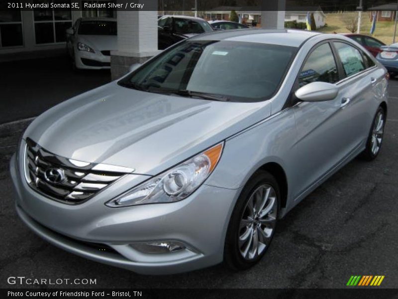 Front 3/4 View of 2011 Sonata SE