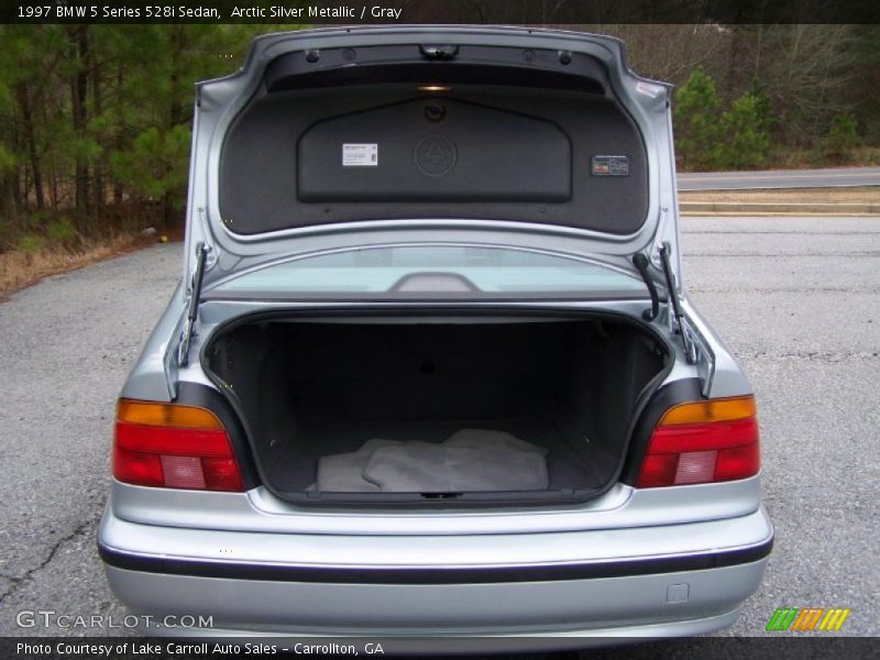  1997 5 Series 528i Sedan Trunk