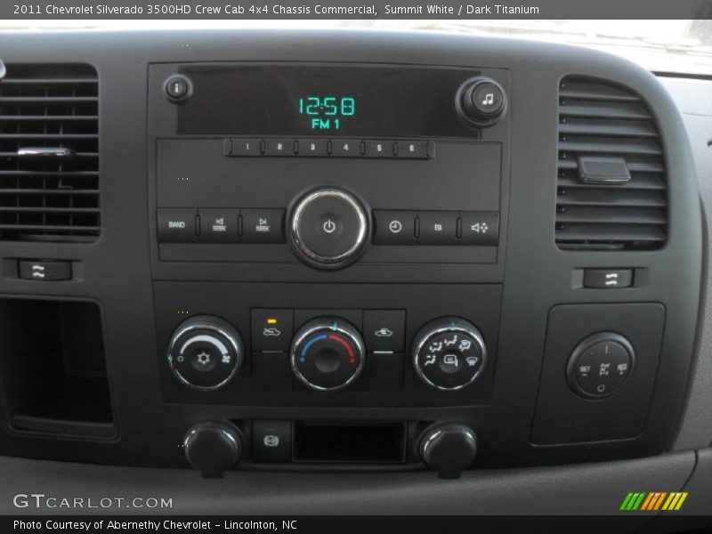 Controls of 2011 Silverado 3500HD Crew Cab 4x4 Chassis Commercial