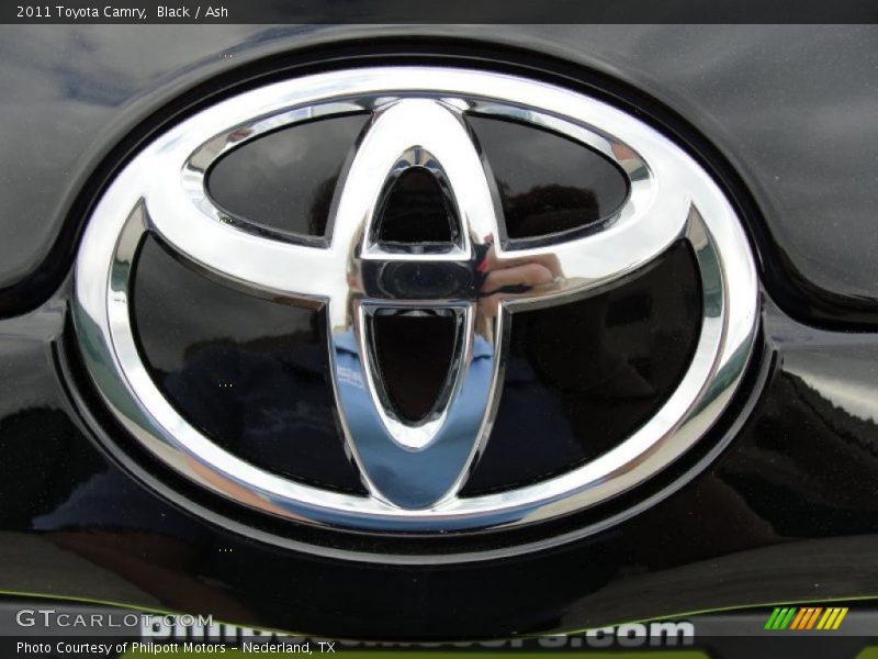 Black / Ash 2011 Toyota Camry